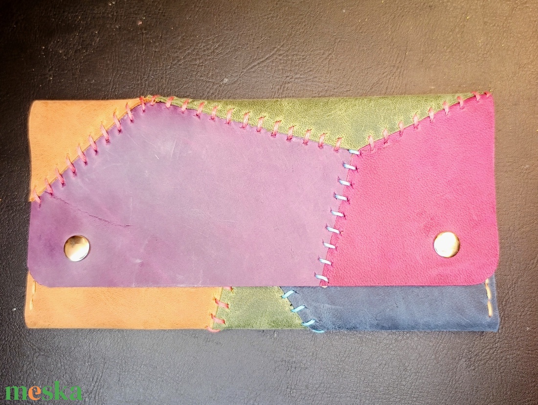 Bohm patchwork bőr dohánytartó cigipapír zsebbel - táska & tok - pénztárca & más tok - dohánytasak & szütyő - Meska.hu Bohm patchwork bőr dohánytartó cigipapír zsebbel - táska & tok - pénztárca & más tok - dohánytasak & szütyő - Meska.hu