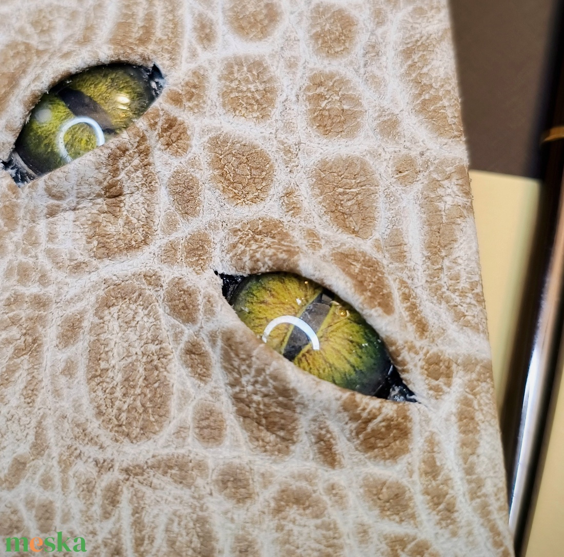 Egyedi bőrkötsű napló szemekkel - otthon & életmód - papír, írószer - jegyzetfüzet & napló - Meska.hu Egyedi bőrkötsű napló szemekkel - otthon & életmód - papír, írószer - jegyzetfüzet & napló - Meska.hu