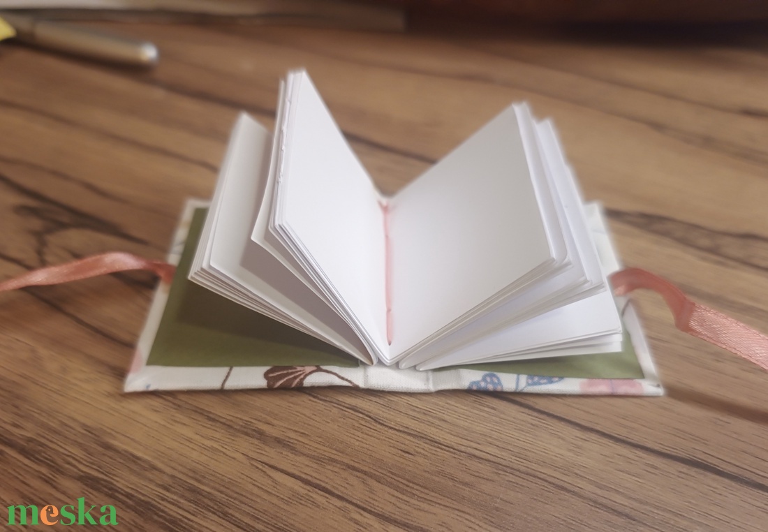 Notesz dekoratív gerincfűzéssel, megkötővel - otthon & életmód - papír, írószer - jegyzetfüzet & napló - Meska.hu