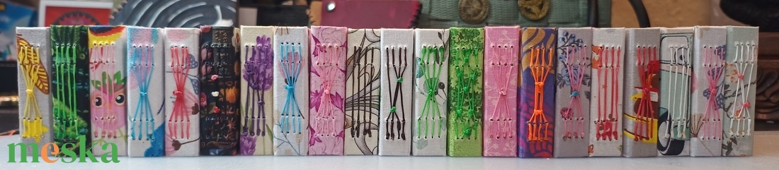 Notesz dekoratív gerincfűzéssel, megkötővel - otthon & életmód - papír, írószer - jegyzetfüzet & napló - Meska.hu