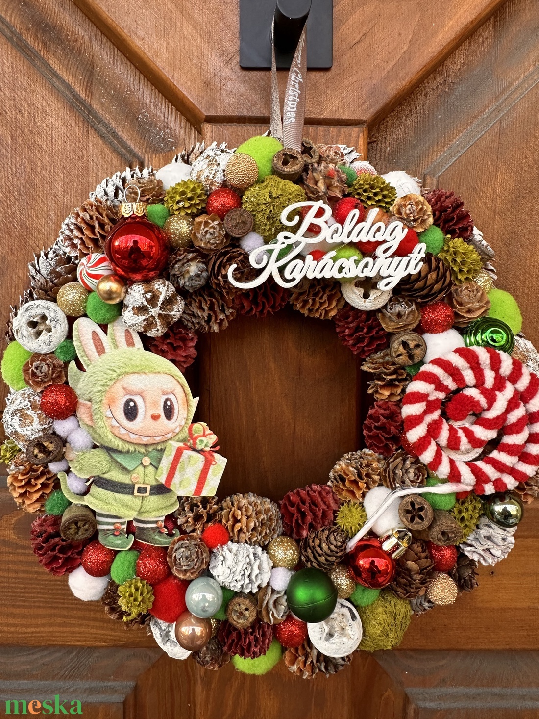 Labubu karácsonya - karácsony - karácsonyi lakásdekoráció - karácsonyi ajtódíszek - Meska.hu