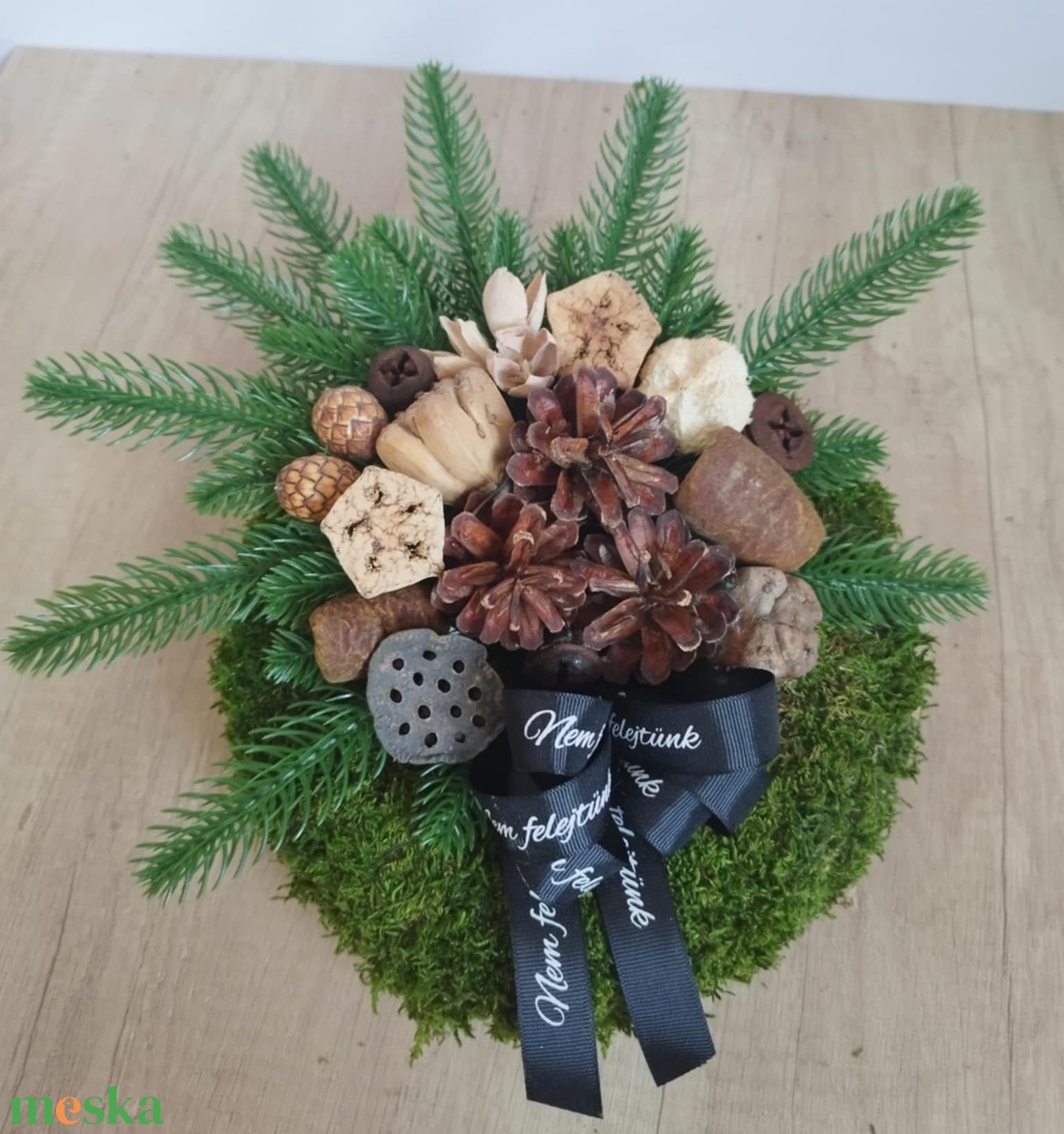 Moha koszorú fenyővel 20cm (kegyeleti dísz, sírdísz) - otthon & életmód - vallás - temetkezési tárgy - Meska.hu Moha koszorú fenyővel 20cm (kegyeleti dísz, sírdísz) - otthon & életmód - vallás - temetkezési tárgy - Meska.hu
