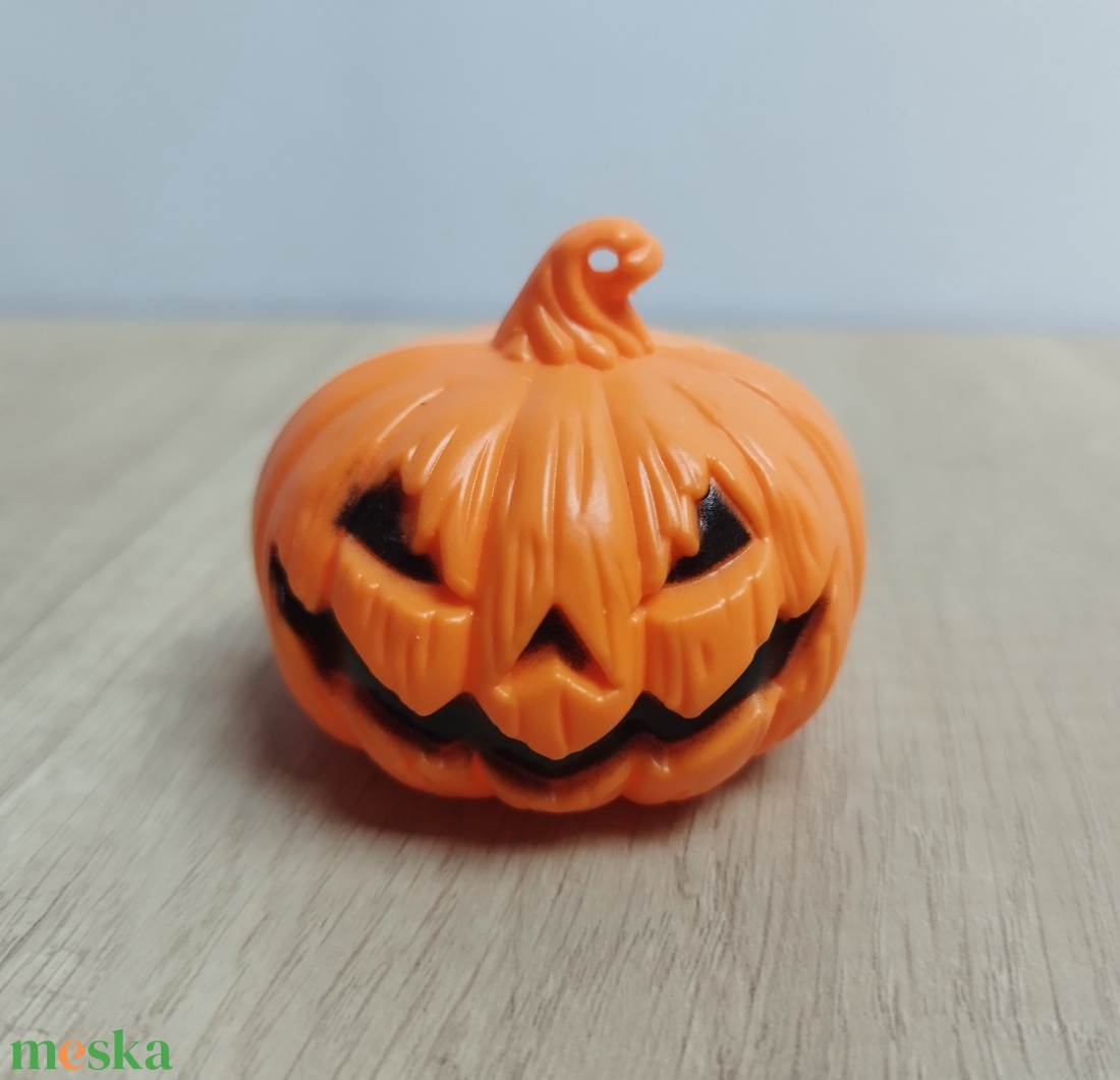 LEDes Halloween tökfej - kellékek & szerszámok - dekorációs kellékek - led-es fényfüzér - Meska.hu LEDes Halloween tökfej - kellékek & szerszámok - dekorációs kellékek - led-es fényfüzér - Meska.hu