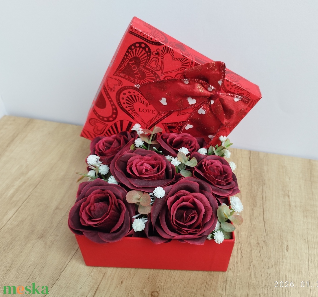 Valentin napi virágdoboz  - otthon & életmód - virágdekoráció - virágok - virágbox - Meska.hu