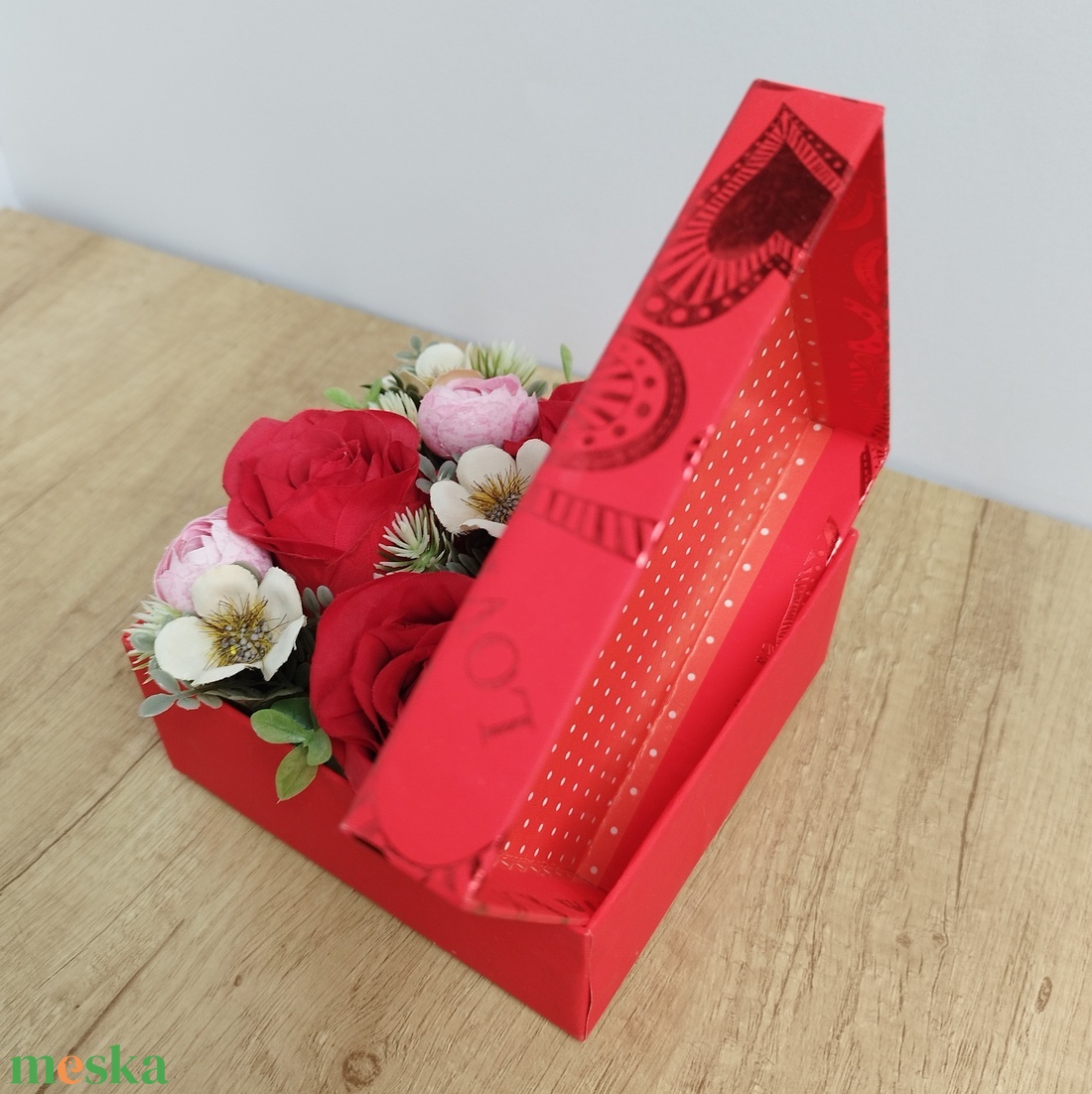 Valentin napi virágdoboz  - otthon & életmód - virágdekoráció - virágok - virágbox - Meska.hu