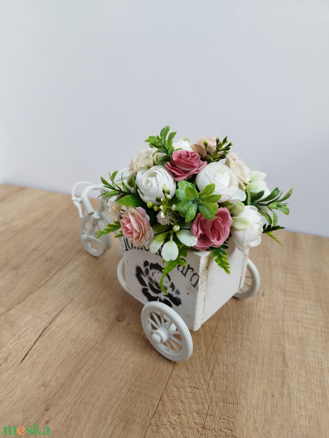 Vintage biciklis virágdekoráció - otthon & életmód - virágdekoráció - virágdíszek - asztali virágdísz - Meska.hu
