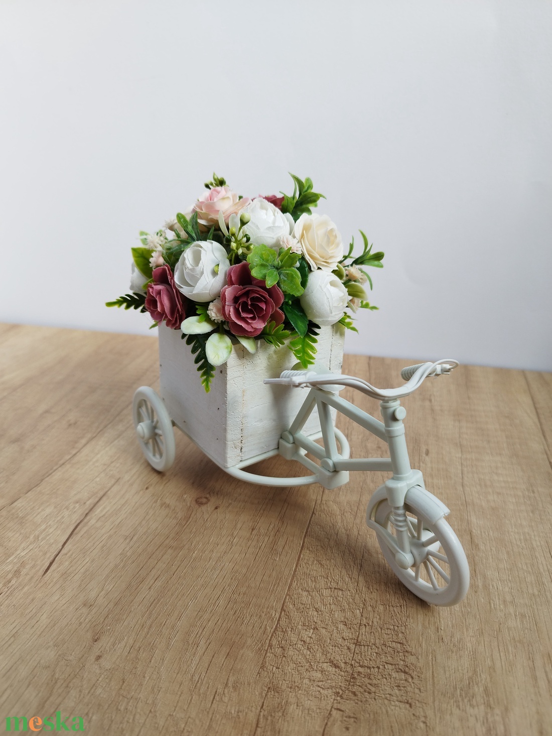 Vintage biciklis virágdekoráció - otthon & életmód - virágdekoráció - virágdíszek - asztali virágdísz - Meska.hu