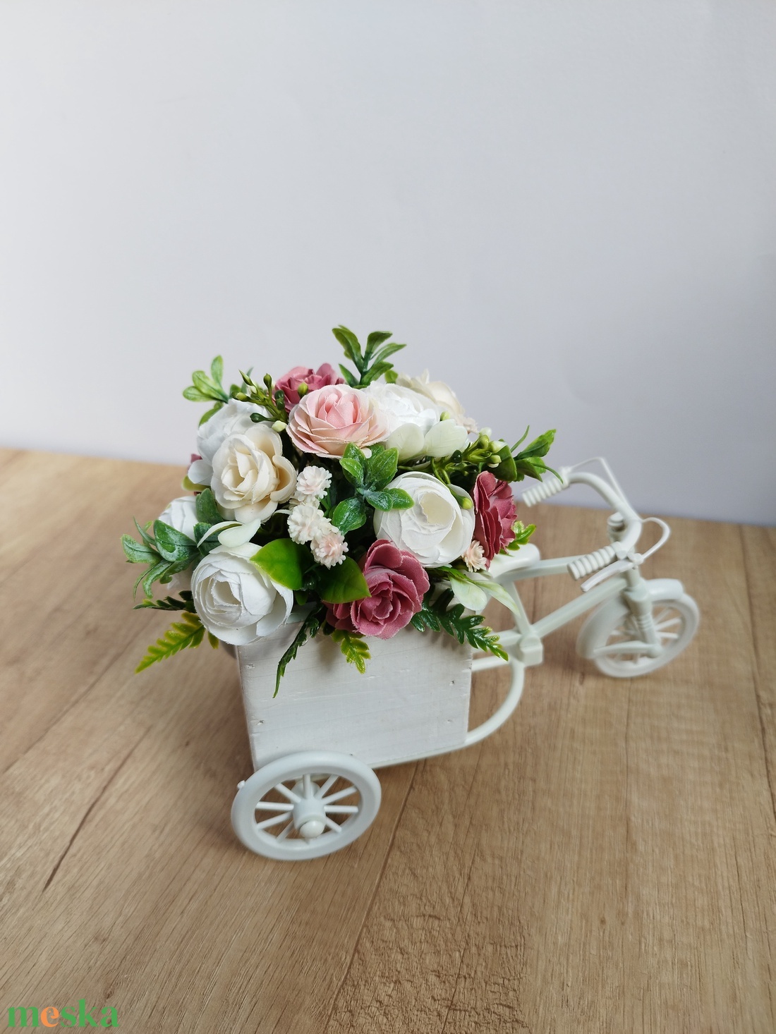 Vintage biciklis virágdekoráció - otthon & életmód - virágdekoráció - virágdíszek - asztali virágdísz - Meska.hu