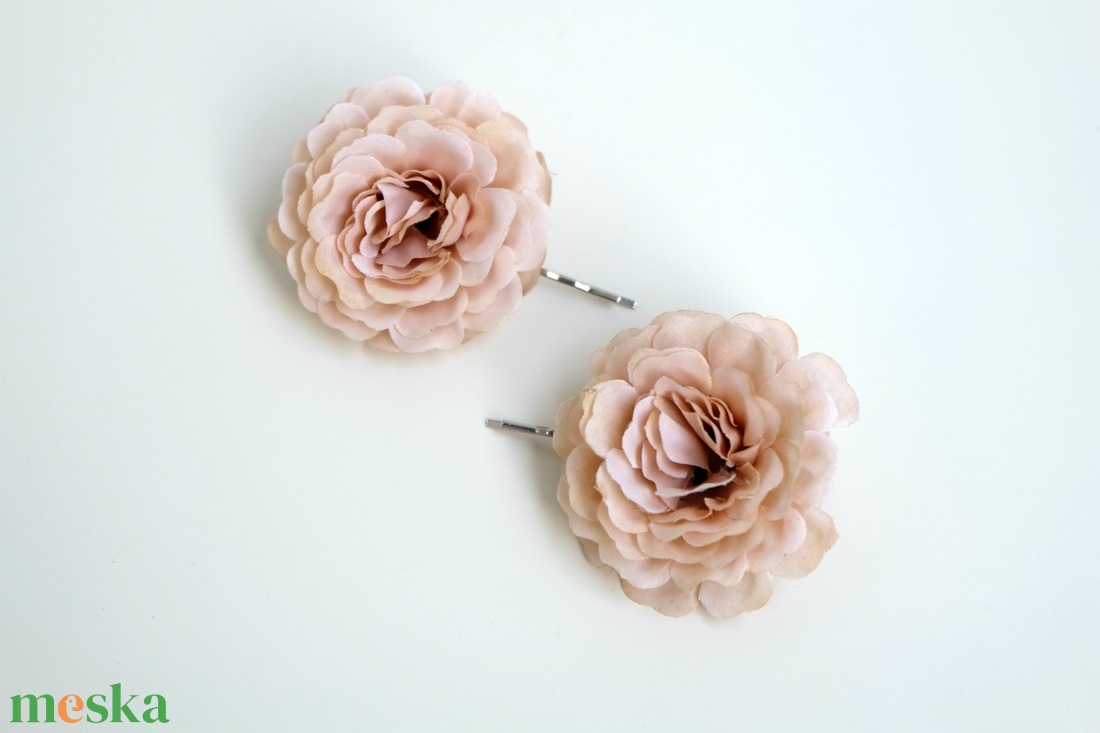 Menyasszonyi hullámcsattos hajdísz bézs - esküvő - hajdísz - kontydísz & hajdísz - Meska.hu