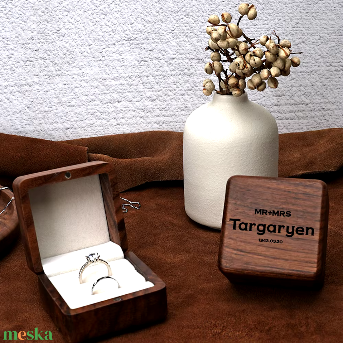 Gravírozott fa esküvői gyűrűtartó doboz - esküvő - kiegészítők - gyűrűtartó & gyűrűpárna - Meska.hu