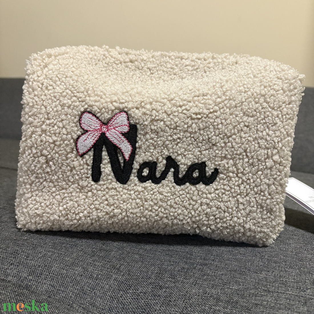 Neves hímzés pelenkázó neszeszerre  - baba - mama - pelenkázó, babafürdető kellékek - pelenkázó neszeszer, pelenkatartó - Meska.hu