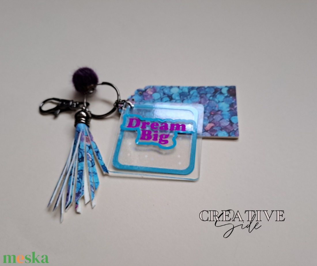 Inspiráló kulcstartók Dream Big- Plasztik kulcstartó és matrica és egyedi készítésű műbőr dísszel - táska & tok - kulcstartó & táskadísz - kulcstartó - Meska.hu Inspiráló kulcstartók Dream Big- Plasztik kulcstartó és matrica és egyedi készítésű műbőr dísszel - táska & tok - kulcstartó & táskadísz - kulcstartó - Meska.hu