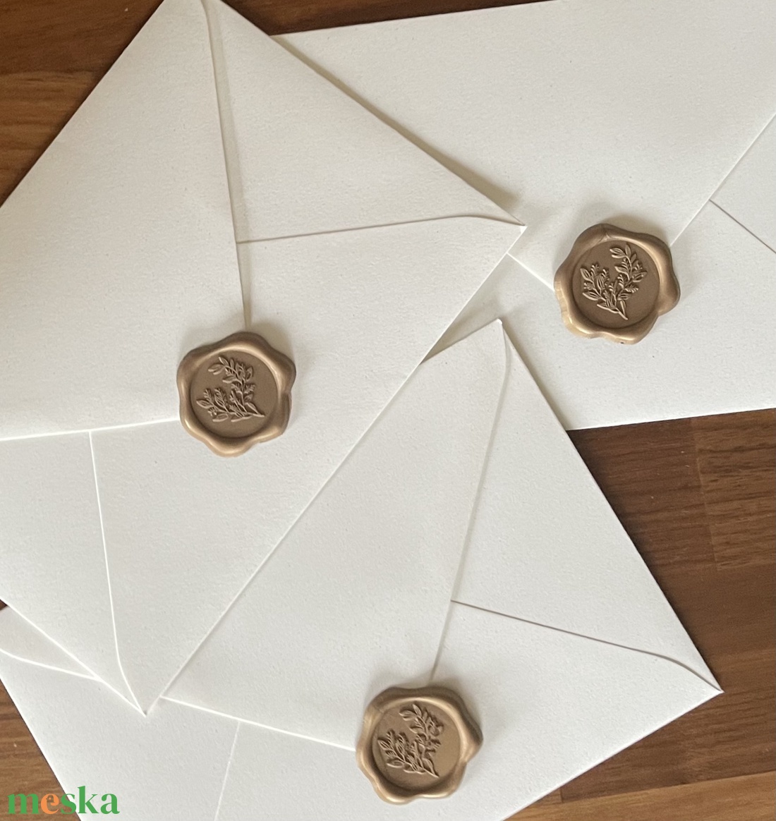 Viaszpecsét levél mintás, arany színű, rusztikus borítékzáró pecsét - esküvő - meghívó & kártya - meghívó - Meska.hu Viaszpecsét levél mintás, arany színű, rusztikus borítékzáró pecsét - esküvő - meghívó & kártya - meghívó - Meska.hu