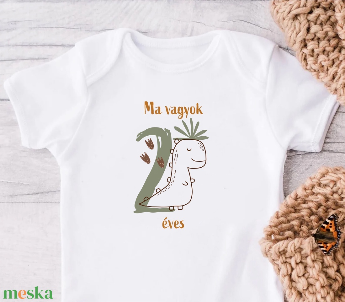 Születésnapi ajándék, dinós baba body - ruha & divat - babaruha & gyerekruha - body - Meska.hu
