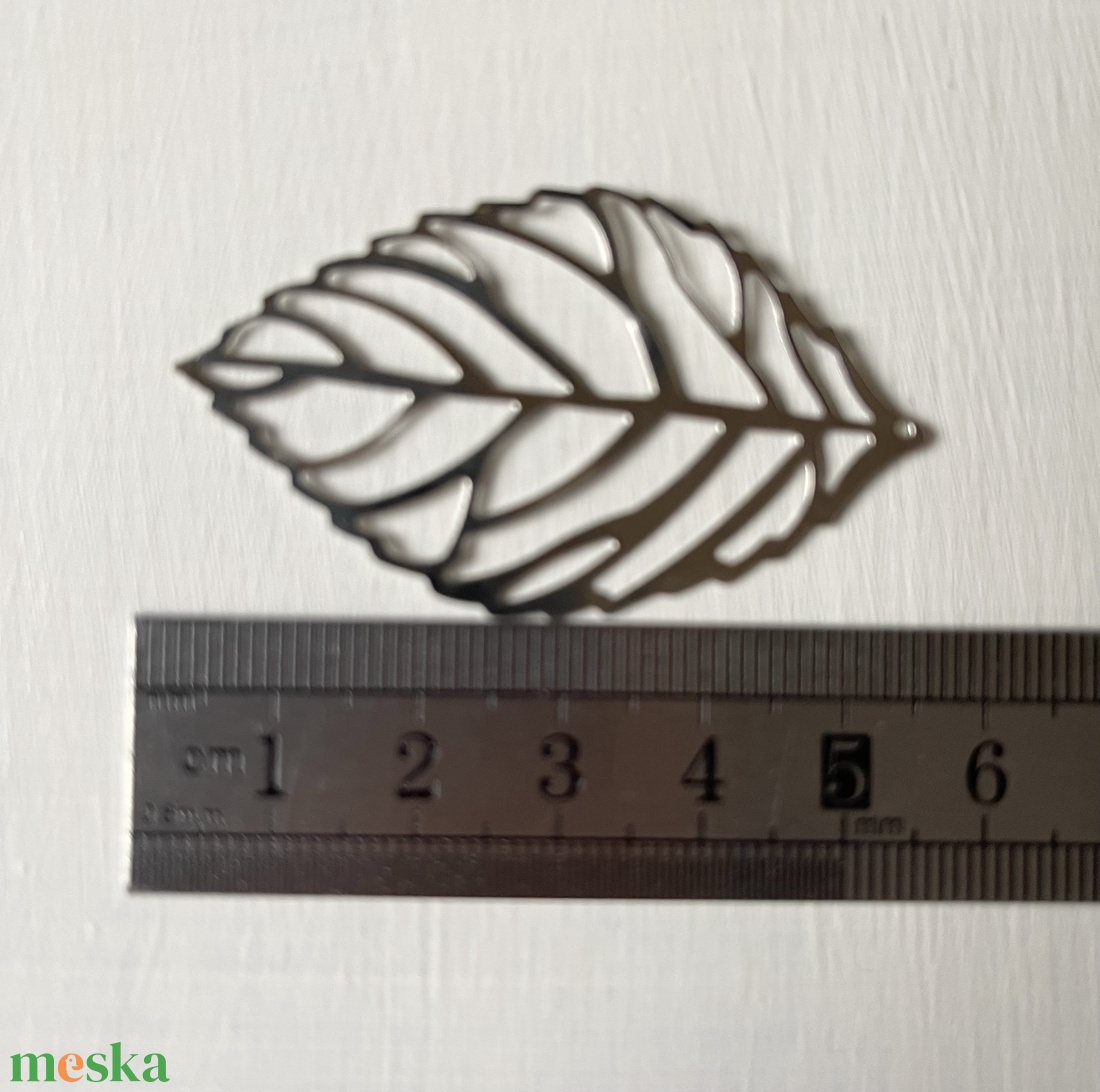 Kiárusítás, ezüst színű levél, fém medál  - kellékek & szerszámok - ékszerkellék - charmok - Meska.hu