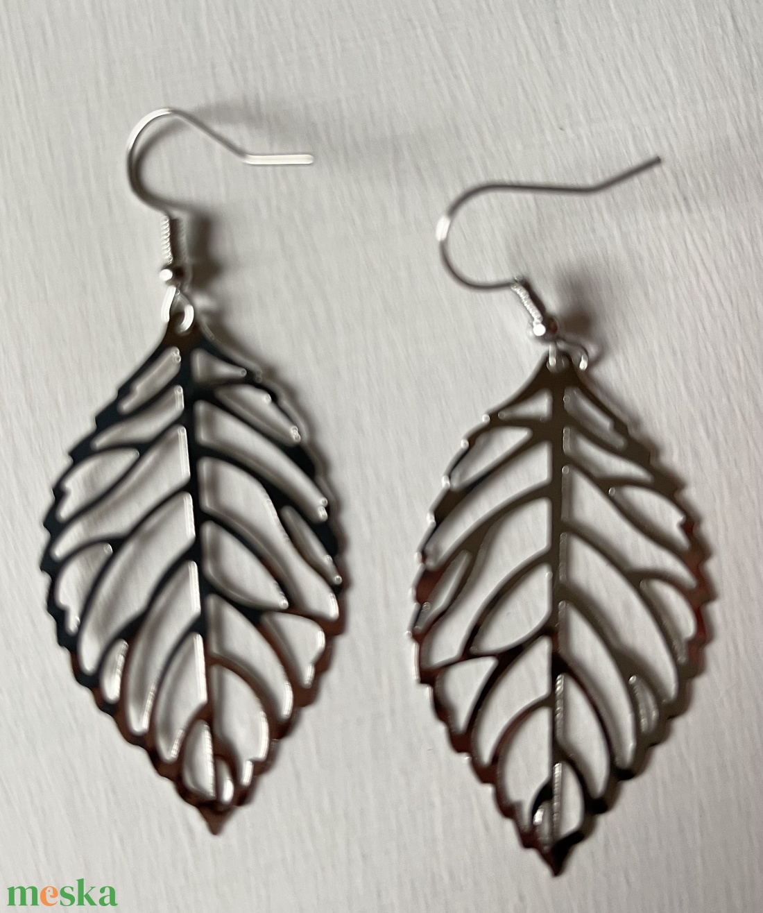 Kiárusítás, ezüst színű levél, fém medál  - kellékek & szerszámok - ékszerkellék - charmok - Meska.hu