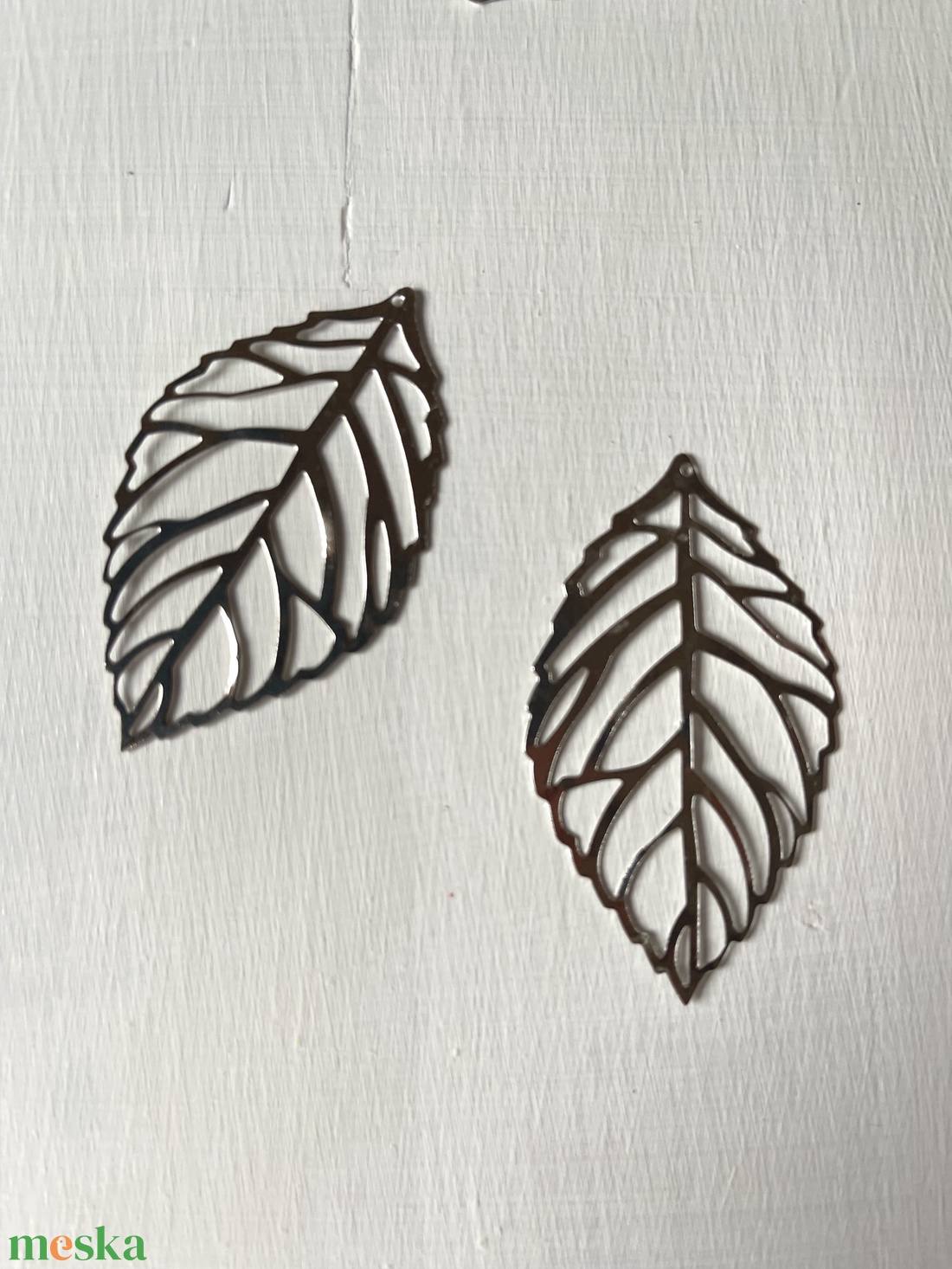 Kiárusítás, ezüst színű levél, fém medál  - kellékek & szerszámok - ékszerkellék - charmok - Meska.hu