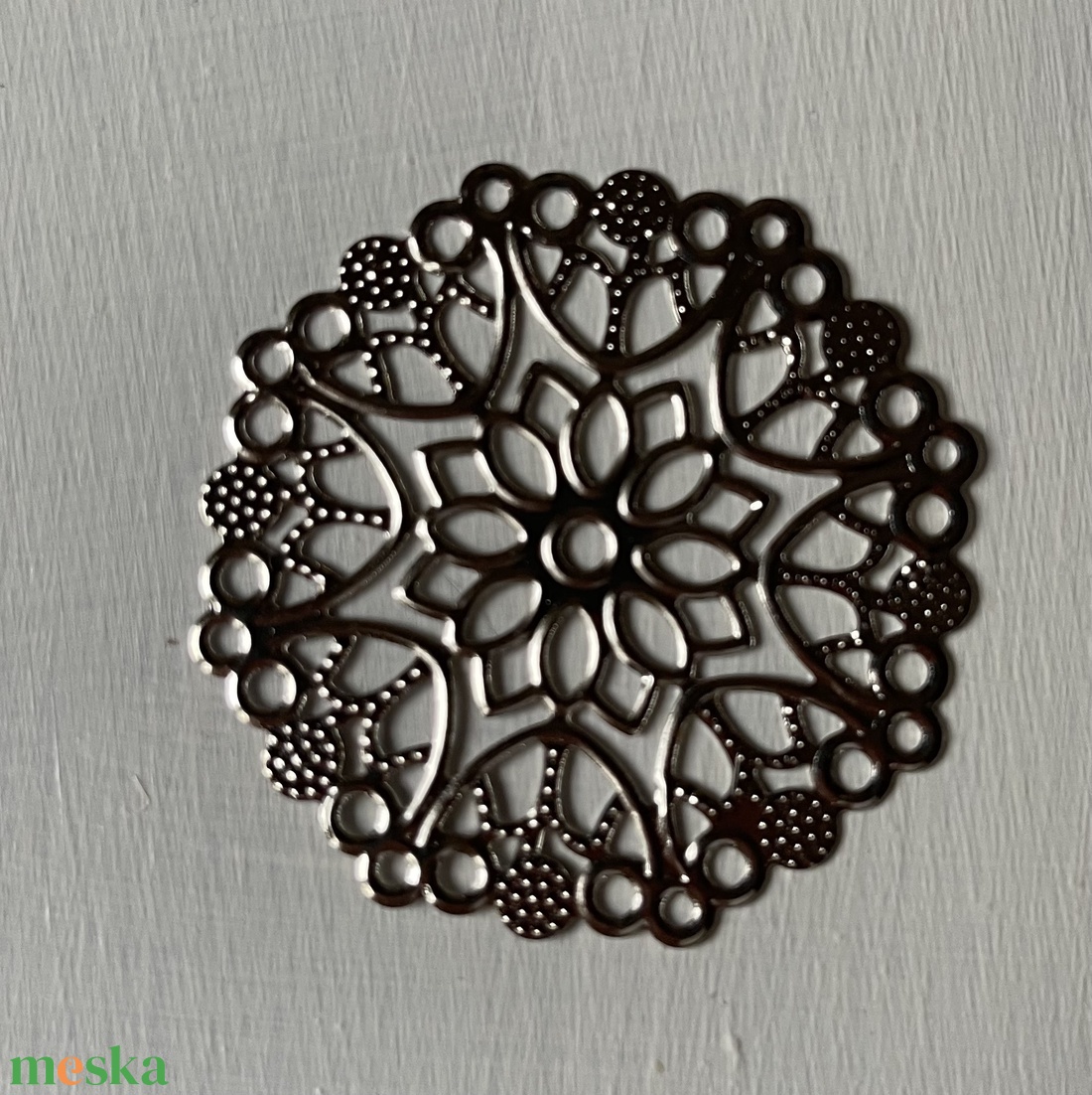 Kiárusítás, ezüst színű hópehely, fém medál  - kellékek & szerszámok - ékszerkellék - charmok - Meska.hu