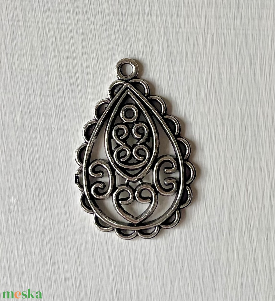 Kiárusítás, tibeti ezüst színű csepp alakú, fém medál  - kellékek & szerszámok - ékszerkellék - charmok - Meska.hu