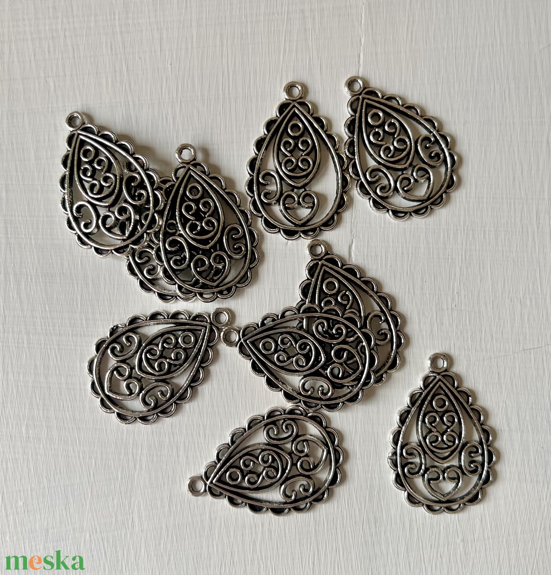 Kiárusítás, tibeti ezüst színű csepp alakú, fém medál  - kellékek & szerszámok - ékszerkellék - charmok - Meska.hu