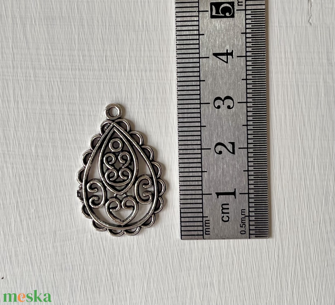 Kiárusítás, tibeti ezüst színű csepp alakú, fém medál  - kellékek & szerszámok - ékszerkellék - charmok - Meska.hu