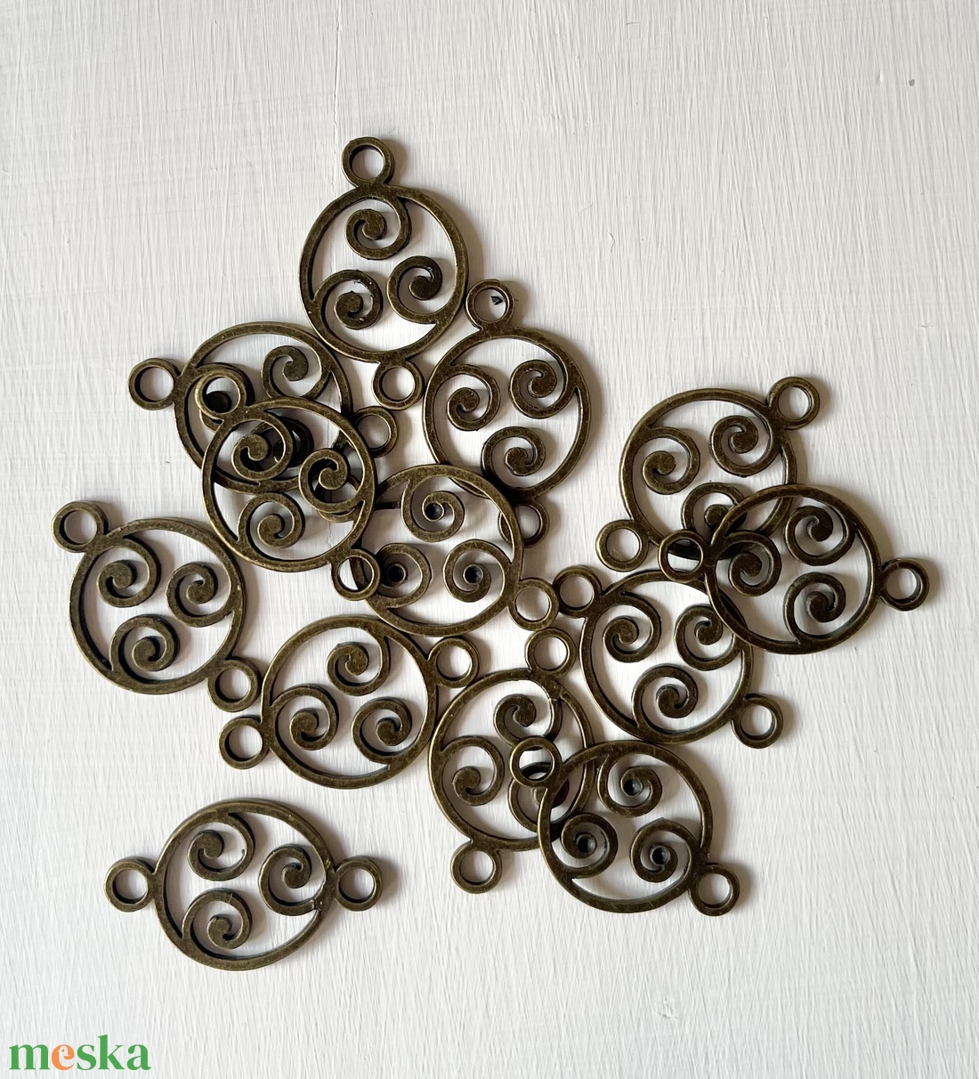 Kiárusítás, réz színű kör alakú, fém medál  - kellékek & szerszámok - ékszerkellék - charmok - Meska.hu