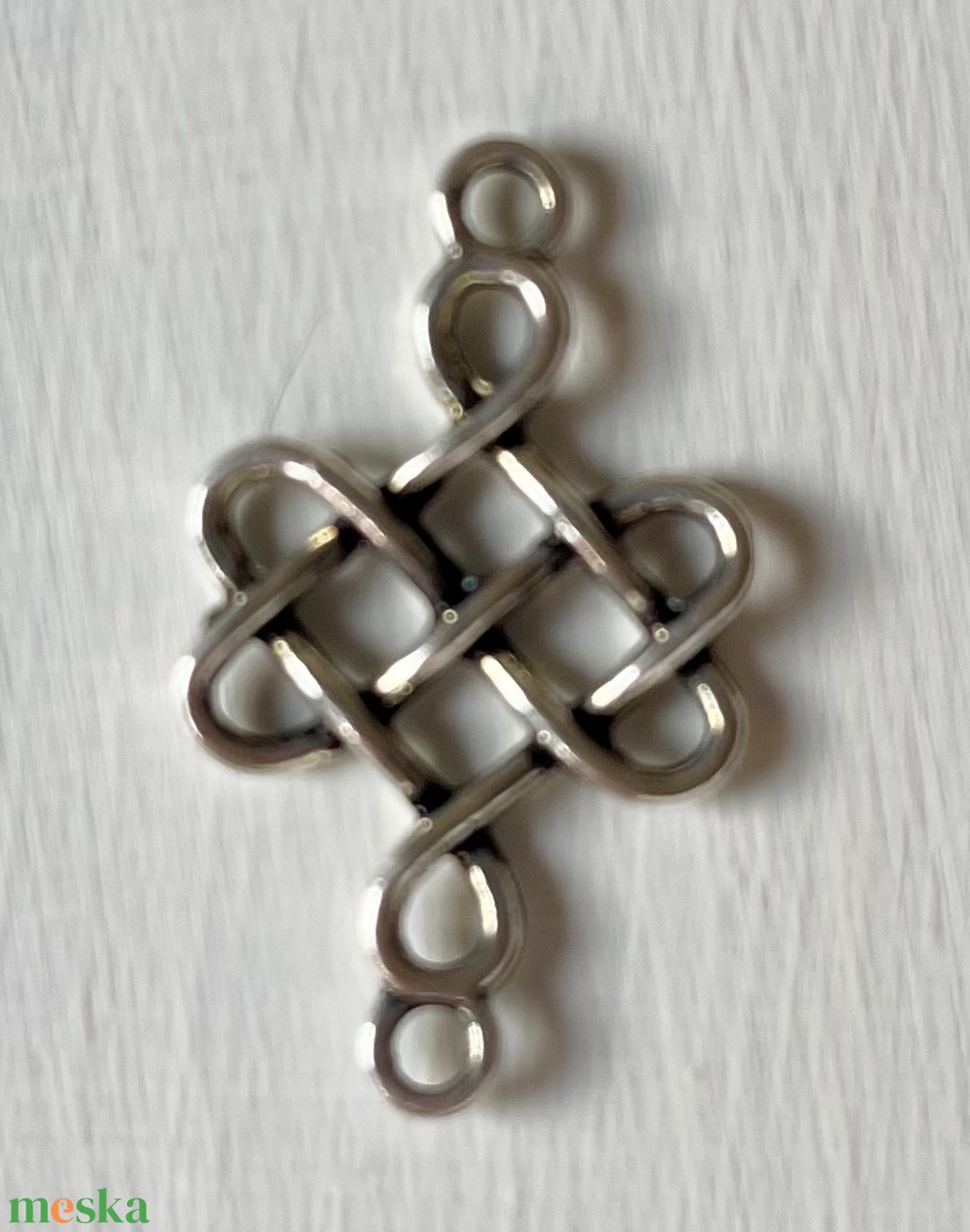 Kiárusítás, tibeti ezüst színű keltacsomó  alakú, fém medál  - kellékek & szerszámok - ékszerkellék - charmok - Meska.hu