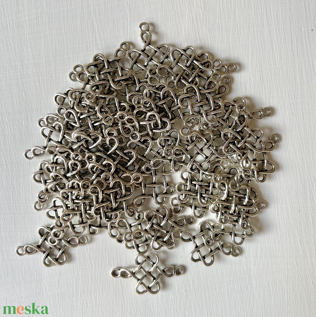 Kiárusítás, tibeti ezüst színű keltacsomó  alakú, fém medál  - kellékek & szerszámok - ékszerkellék - charmok - Meska.hu