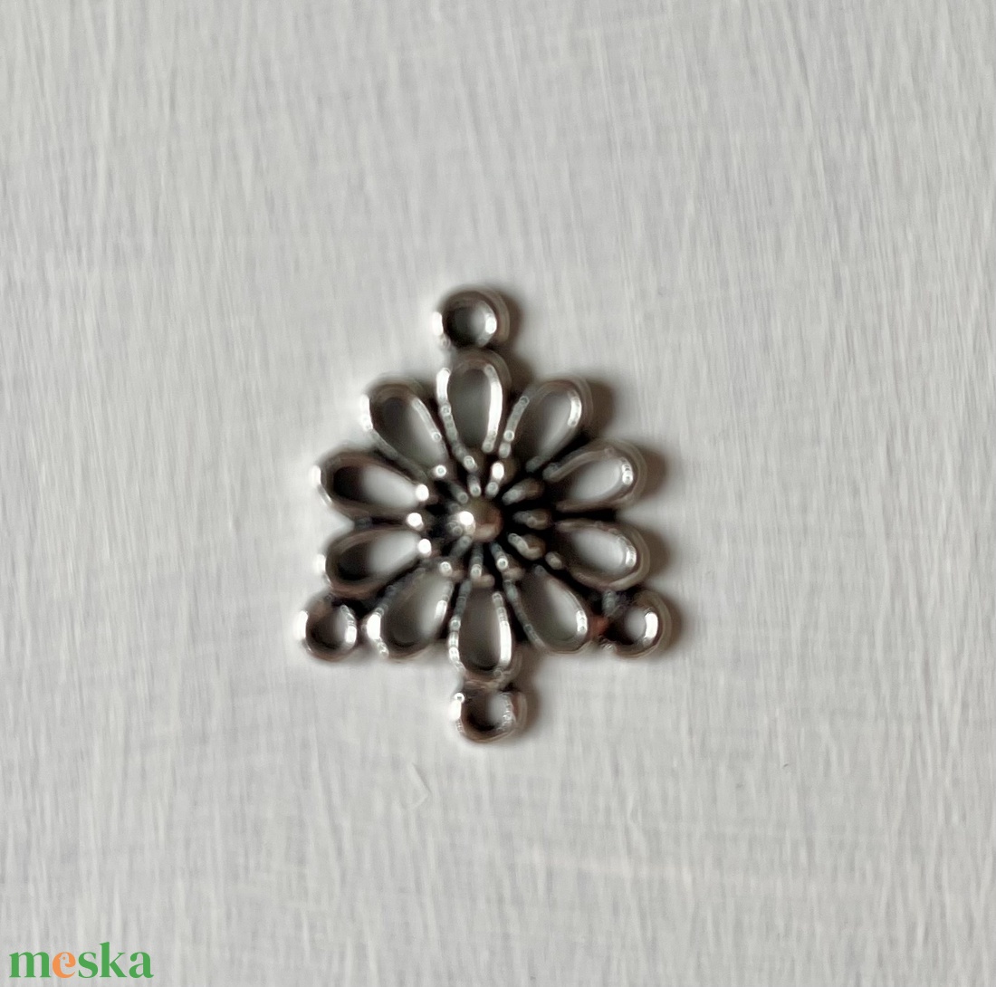 Kiárusítás, tibeti ezüst színű virág alakú, fém medál  - kellékek & szerszámok - ékszerkellék - charmok - Meska.hu