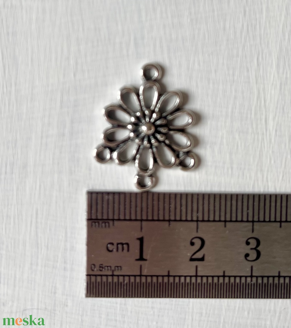 Kiárusítás, tibeti ezüst színű virág alakú, fém medál  - kellékek & szerszámok - ékszerkellék - charmok - Meska.hu