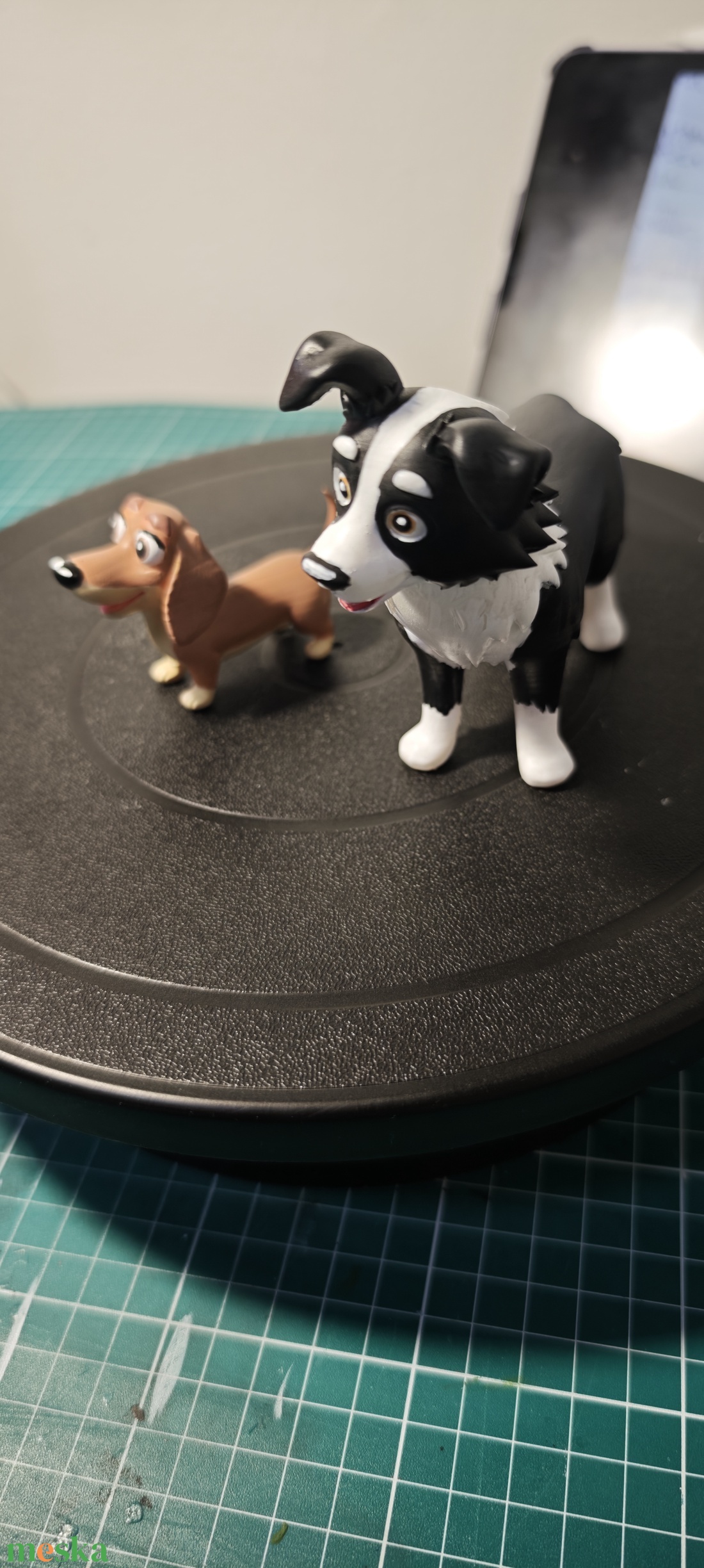 Egyedi rajz alapján készült kutyák - otthon & életmód - dekoráció - asztal és polc dekoráció - könyvszobor - Meska.hu