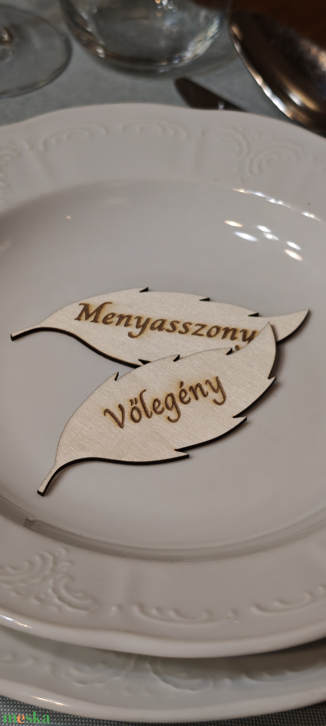 Gravírozott névtábla esküvőre. - esküvő - dekoráció - tábla & jelzés - Meska.hu