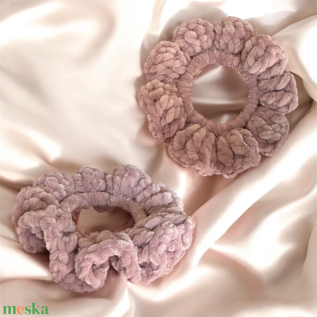 Bársony scrunchie (több színben) - ruha & divat - hajdísz & hajcsat - hajgumi - Meska.hu Bársony scrunchie (több színben) - ruha & divat - hajdísz & hajcsat - hajgumi - Meska.hu