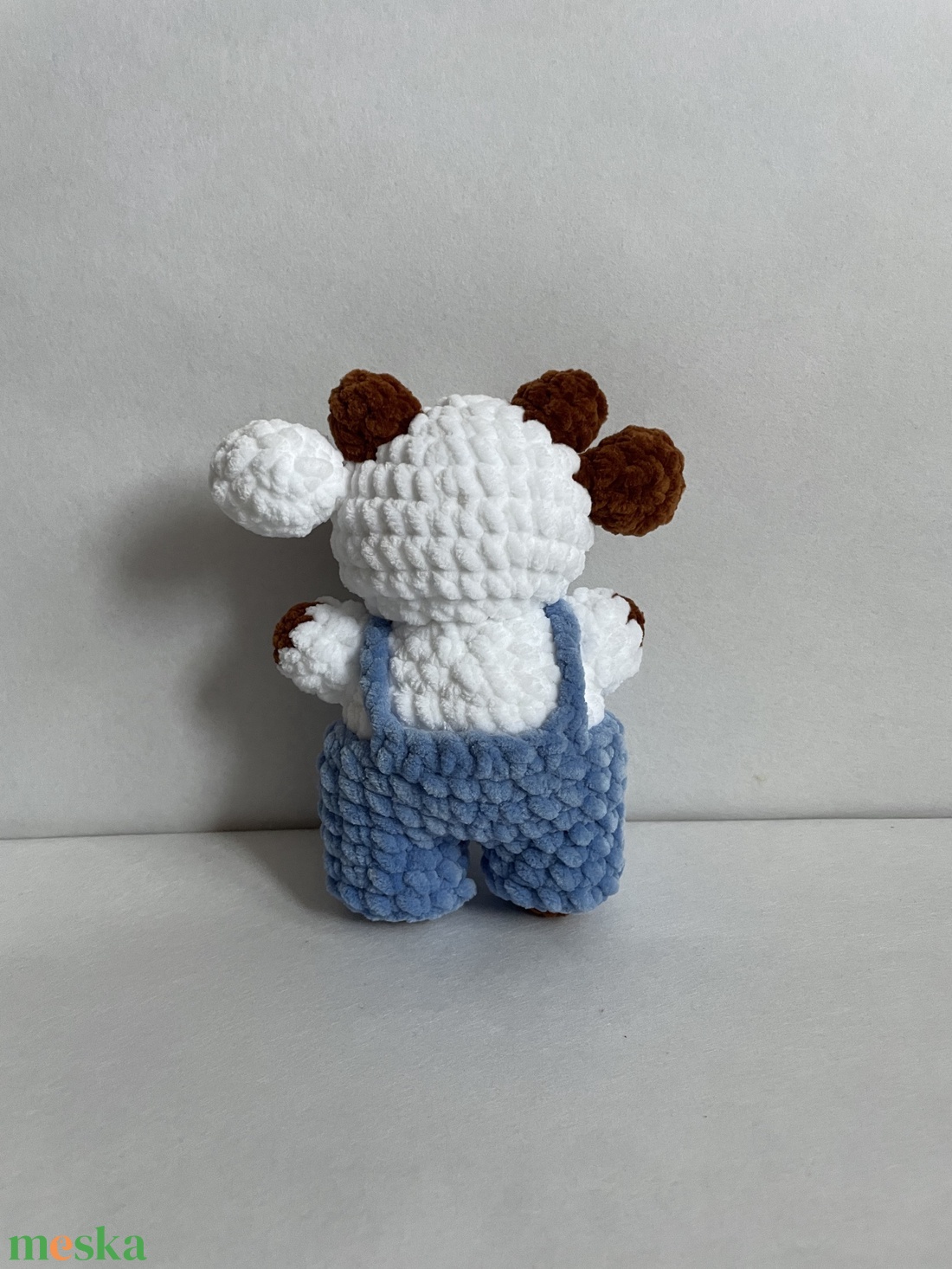 Horgolt plüss overálos boci - játék & sport - plüssállat & játékfigura - más figura - Meska.hu