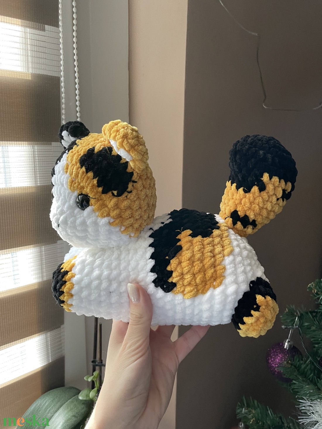 Horgolt plüss kalikó cica - játék & sport - plüssállat & játékfigura - cica - Meska.hu