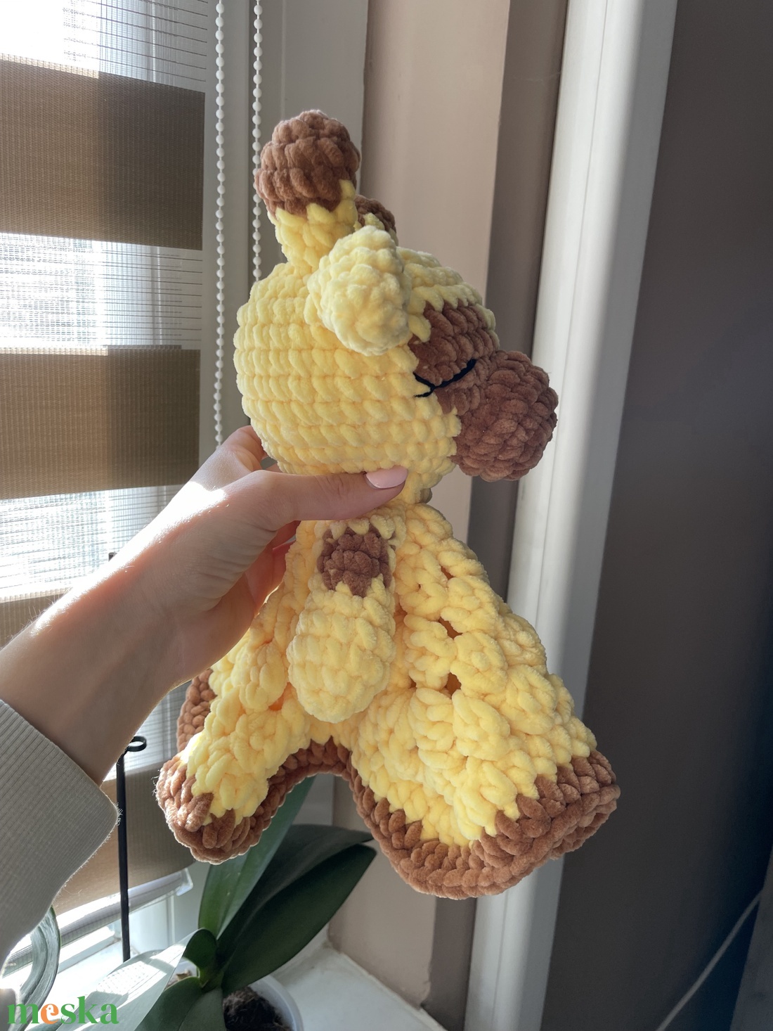 Horgolt plüss zsiráf szundikendő - játék & sport - plüssállat & játékfigura - zsiráf - Meska.hu