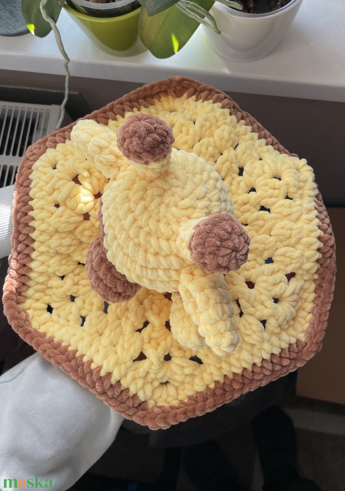 Horgolt plüss zsiráf szundikendő - játék & sport - plüssállat & játékfigura - zsiráf - Meska.hu