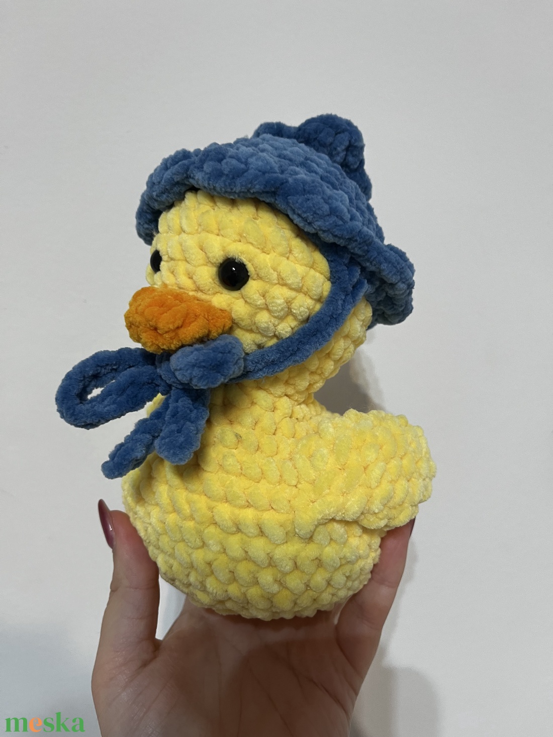 Horgolt csibe áfonya kalapban  - játék & sport - plüssállat & játékfigura - más figura - Meska.hu