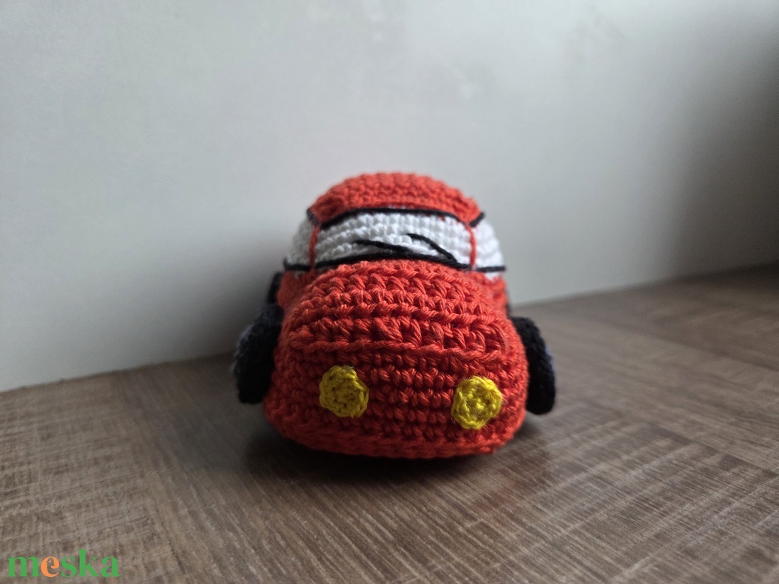 Kis piros horgolt autó - játék & sport - plüssállat & játékfigura - más figura - Meska.hu