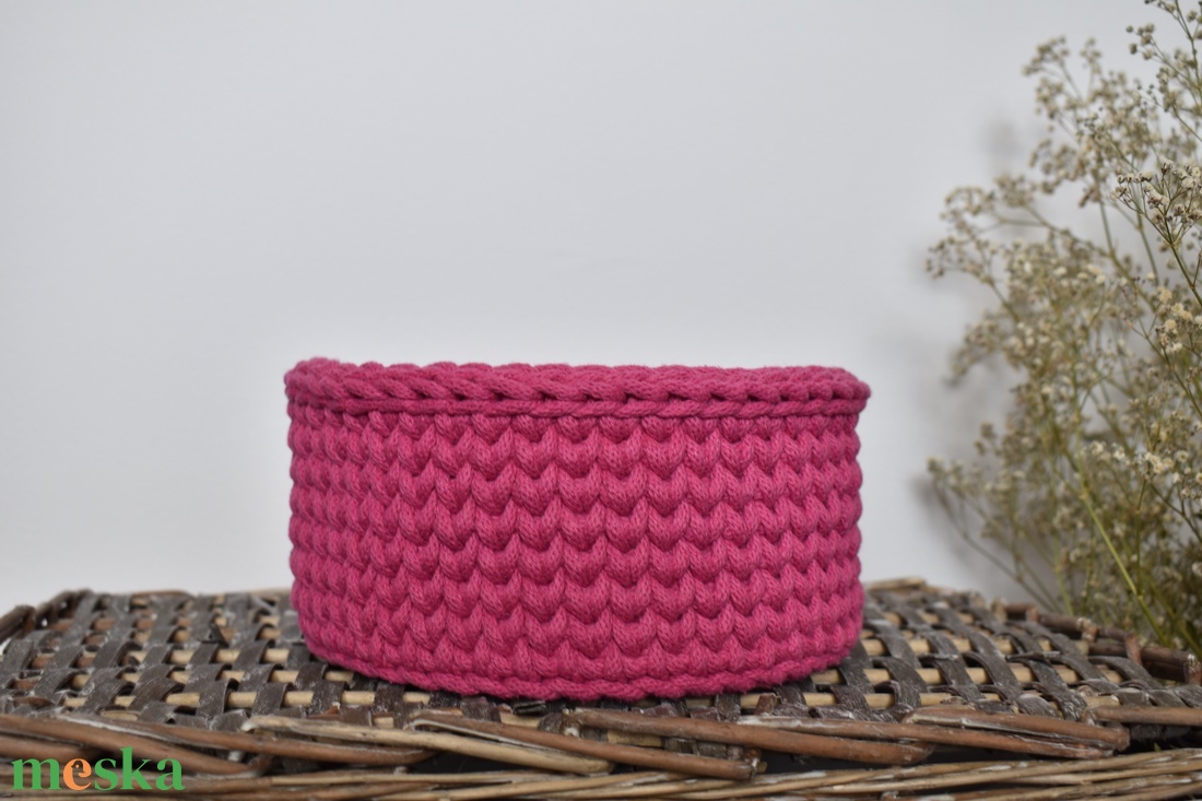 Horgolt kosár - fukszia és lila  - táska & tok - kosár - Meska.hu