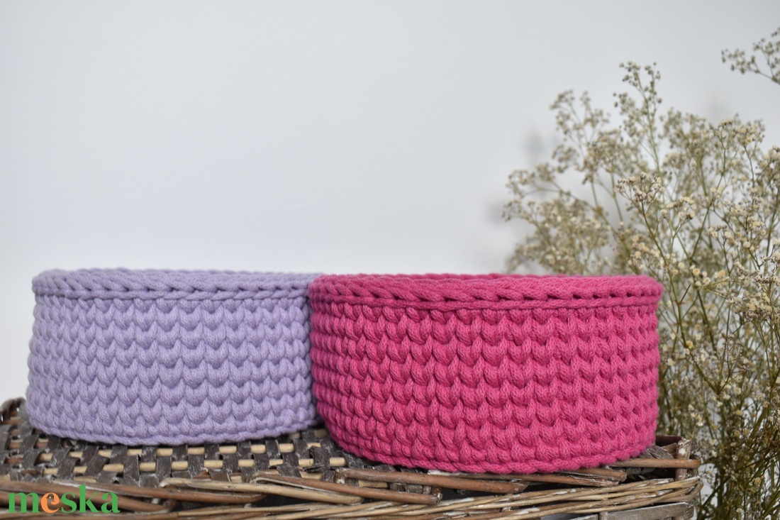 Horgolt kosár - fukszia és lila  - táska & tok - kosár - Meska.hu