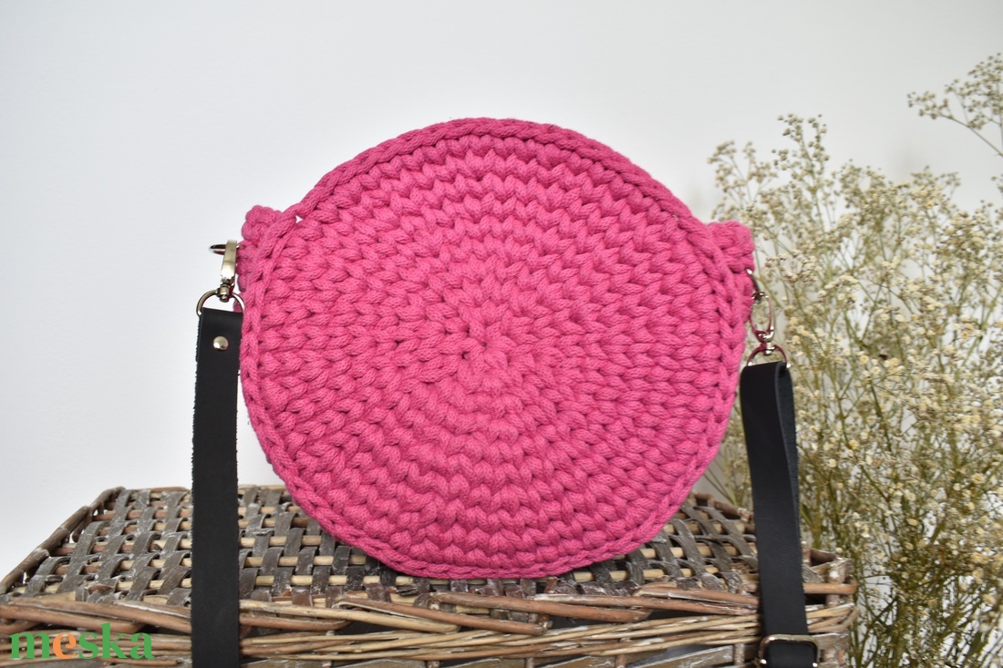 Horgolt táska - nagy - fukszia  - táska & tok - kézitáska & válltáska - válltáska - Meska.hu