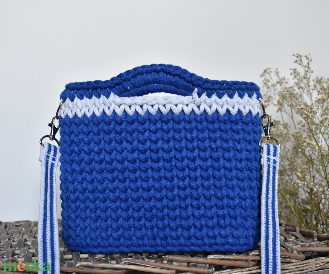 Horgolt táska - királykék - táska & tok - kézitáska & válltáska - válltáska - Meska.hu