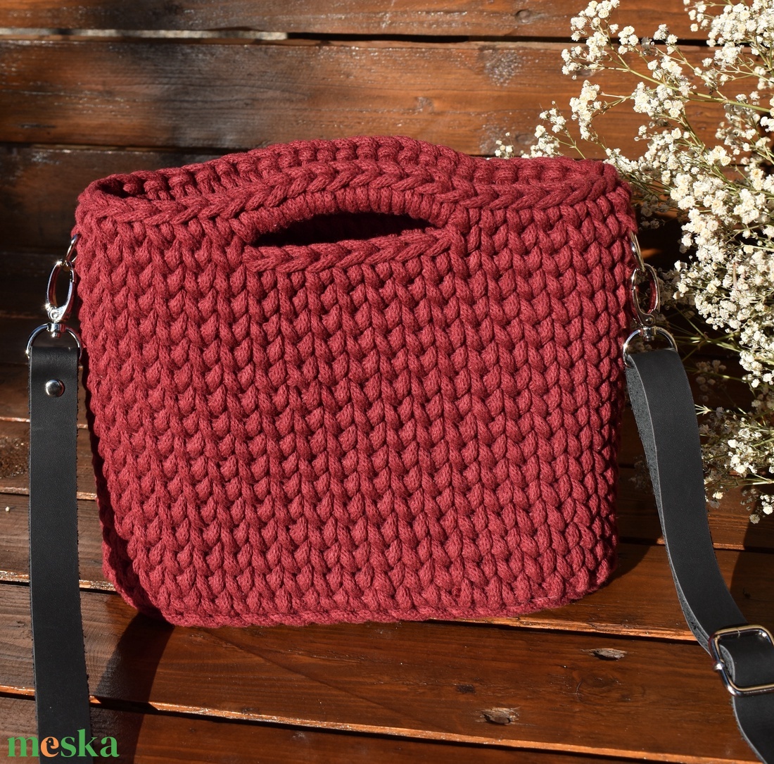 Horgolt táska - bordó - táska & tok - kézitáska & válltáska - válltáska - Meska.hu