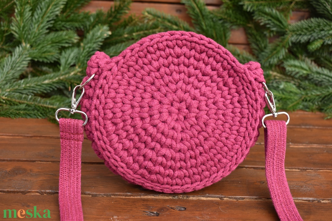 Horgolt táska - kerek - amaránt - táska & tok - kézitáska & válltáska - válltáska - Meska.hu