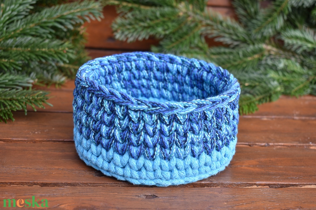 Horgolt mini kosár - kerek - kék - otthon & életmód - tárolás & rendszerezés - tárolókosár - Meska.hu