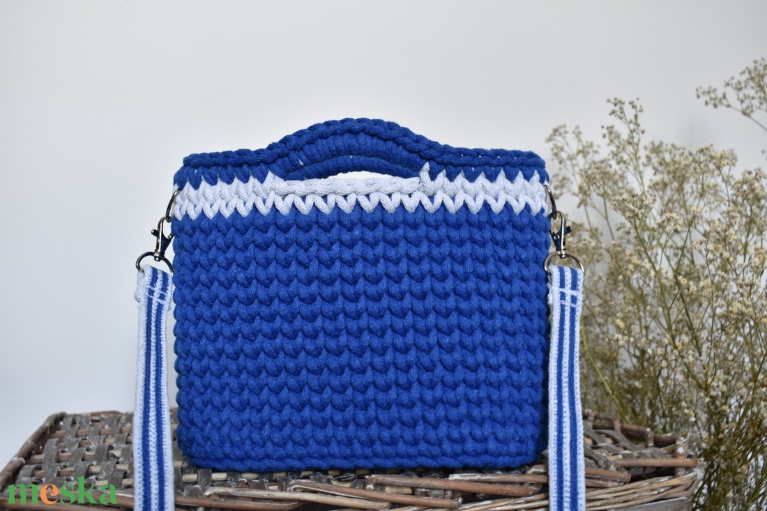 Horgolt táska - királykék - táska & tok - kézitáska & válltáska - válltáska - Meska.hu