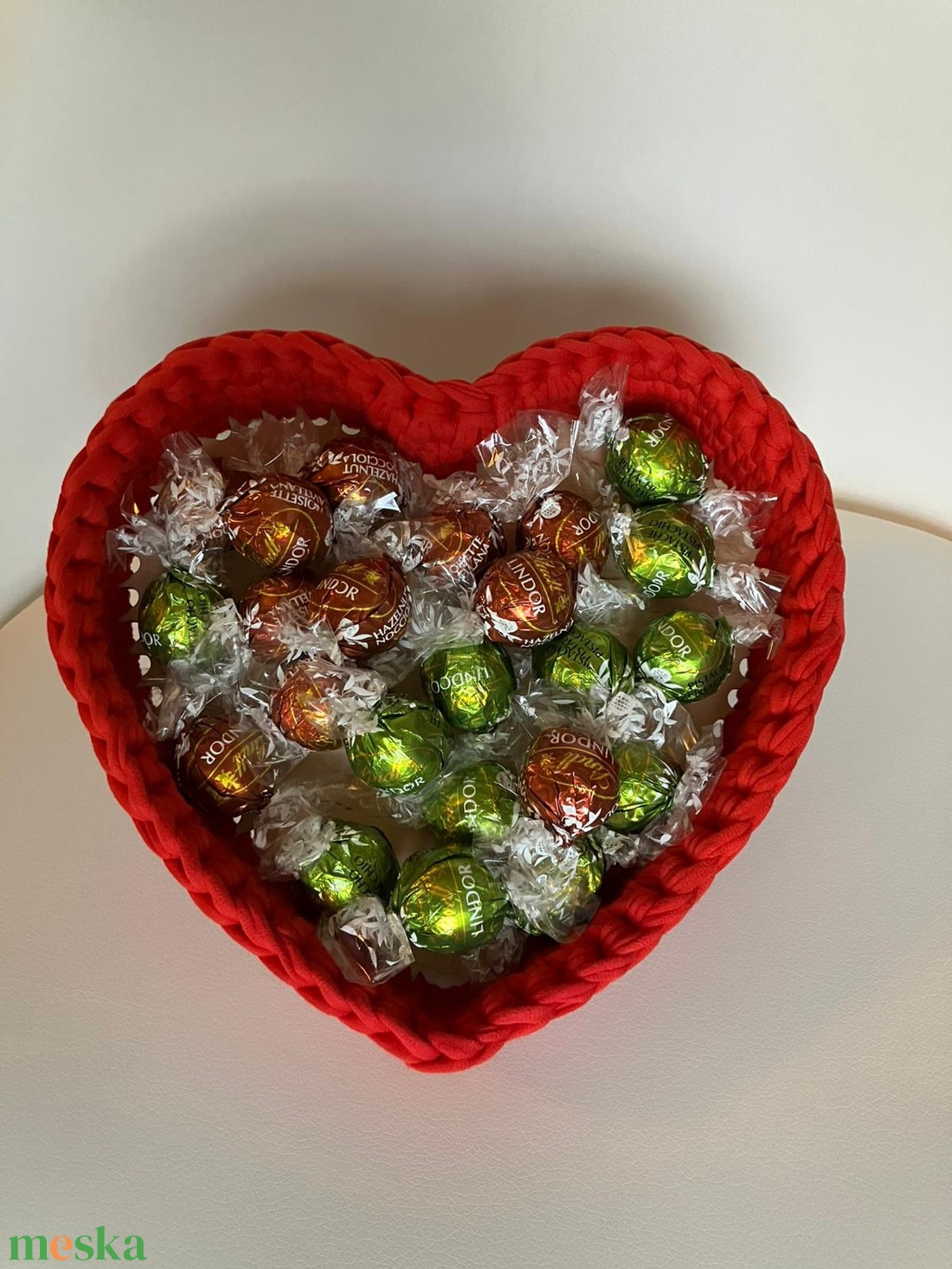 Szív alakú horgolt bonbon kínáló, tároló kosár - otthon & életmód - tárolás & rendszerezés - tárolókosár - Meska.hu Szív alakú horgolt bonbon kínáló, tároló kosár - otthon & életmód - tárolás & rendszerezés - tárolókosár - Meska.hu