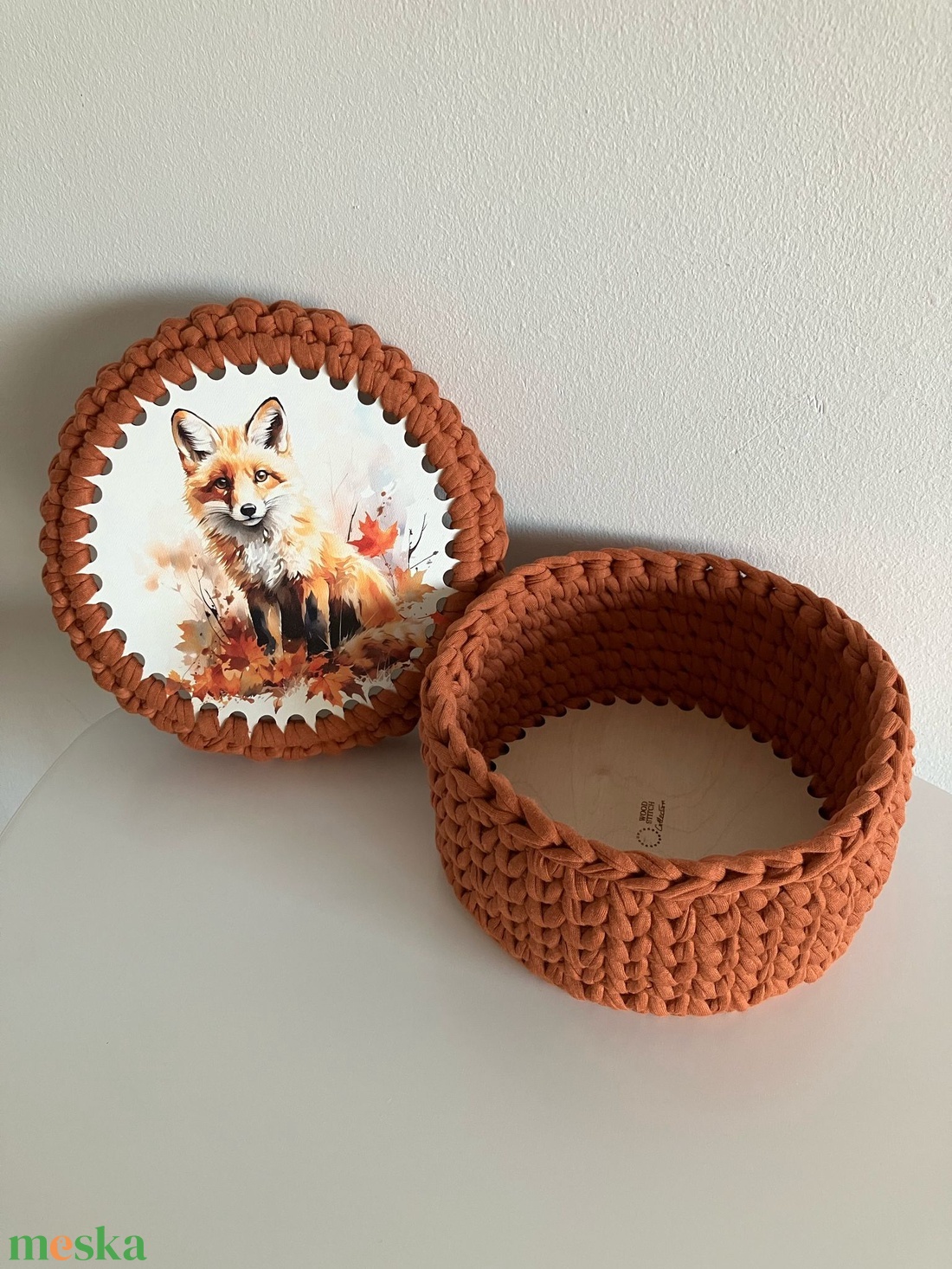 Horgolt kosár, tároló fa alappal, róka mintás tetővel - otthon & életmód - tárolás & rendszerezés - tárolókosár - Meska.hu Horgolt kosár, tároló fa alappal, róka mintás tetővel - otthon & életmód - tárolás & rendszerezés - tárolókosár - Meska.hu