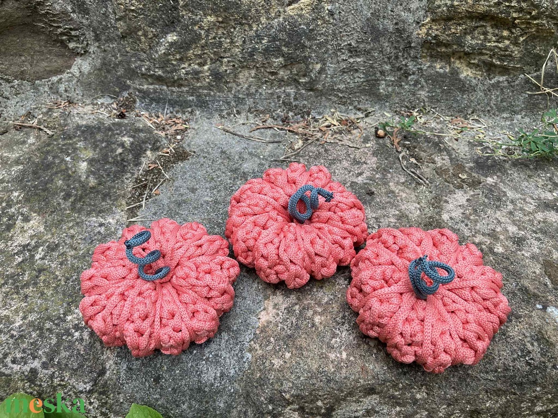 Horgolt rusztikus tök (dekoráció), lazac - otthon & életmód - dekoráció - halloween - halloweeni tök - Meska.hu